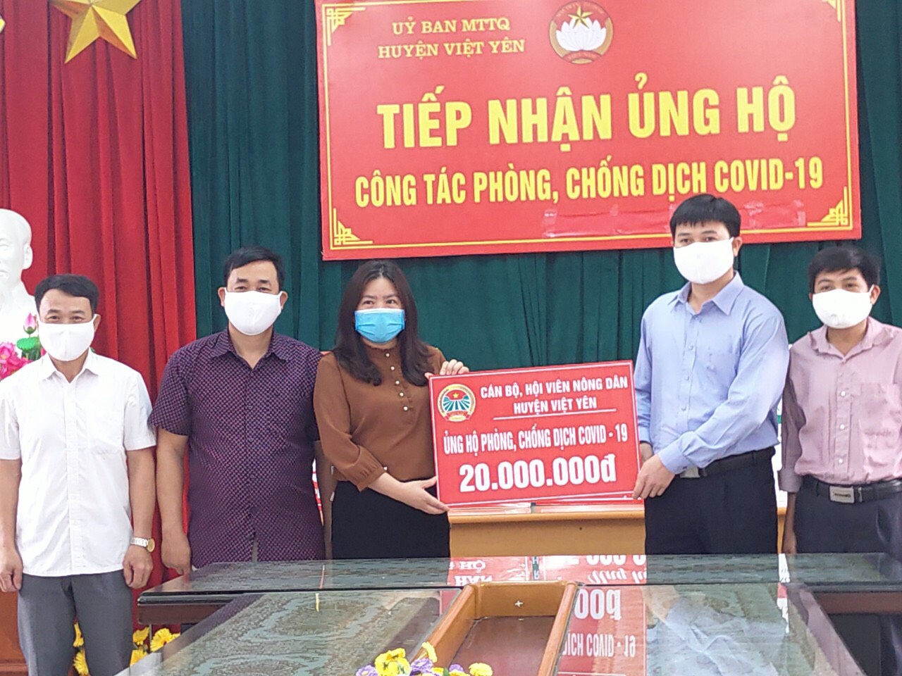 Cán bộ, hội viên Hội Nông dân huyện Việt Yên chung tay phòng, chống dịch Covid-19