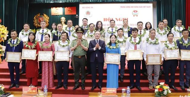 Trung ương Hội NDVN - Bộ Công an: Biểu dương hội viên, nông dân tiêu biểu trong phong trào toàn dân bảo vệ an ninh Tổ quốc