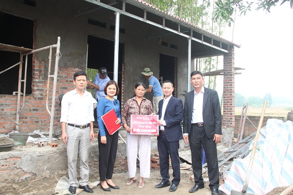 Hội Nông dân huyện Hiệp Hòa phối hợp giúp đỡ hội viên nghèo xây nhà ở